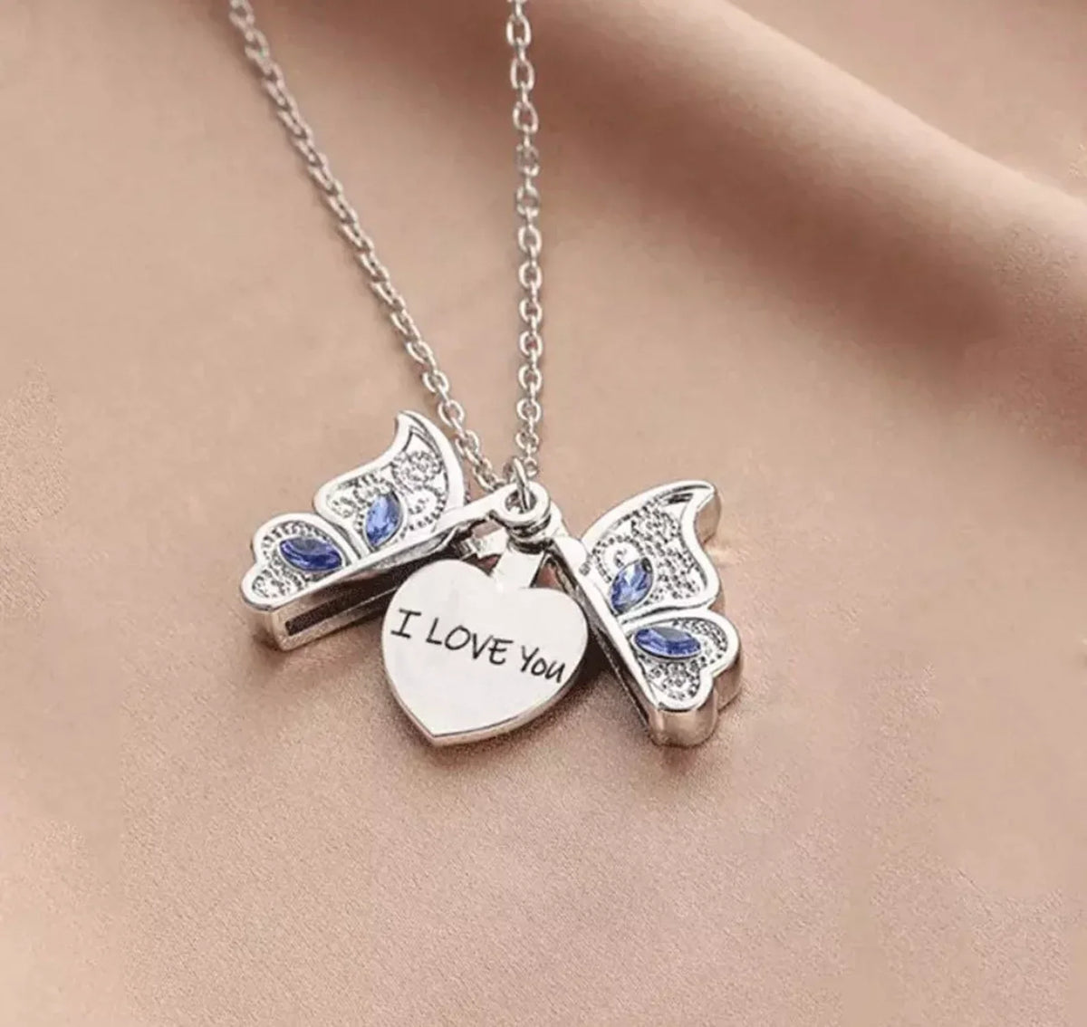 Ouverture papillon je t'aime charme collier enchaîné disponible en argent ou en or cadeau incroyable cadeau contemporain amour minimaliste